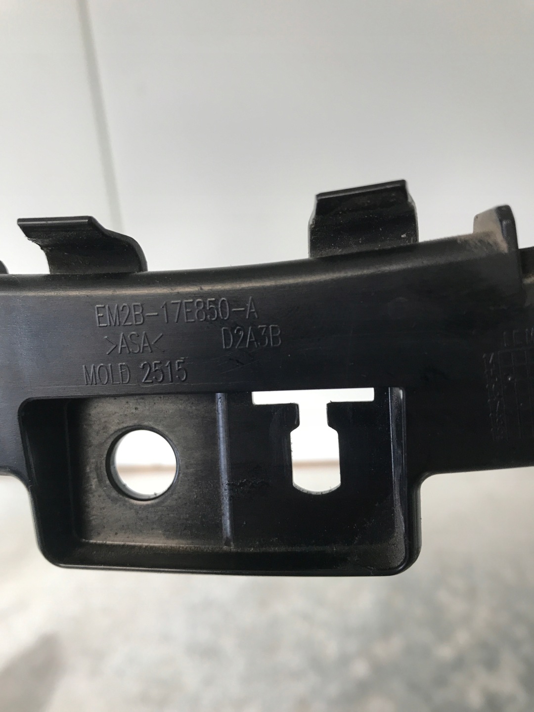 bumper bracket right rear part S-MAX MK2 EM2B-17E850-A