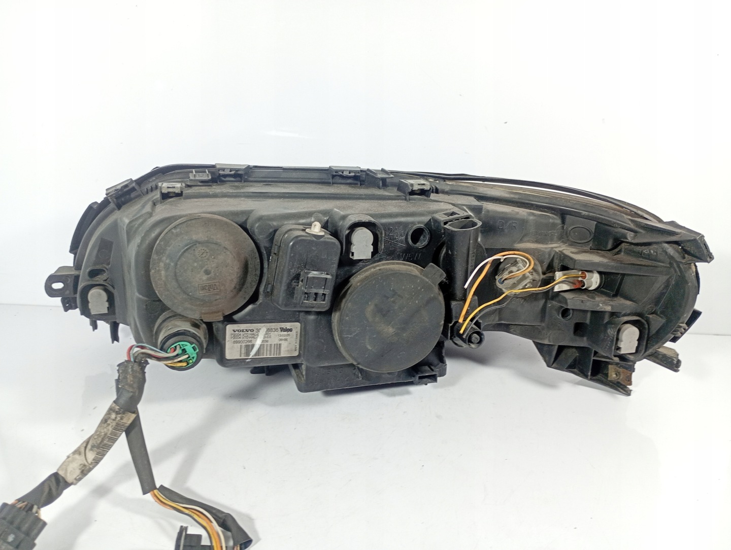 VOLVO V70 II 2 FL 05-08 REFLEKTOR right light front front right 30698836