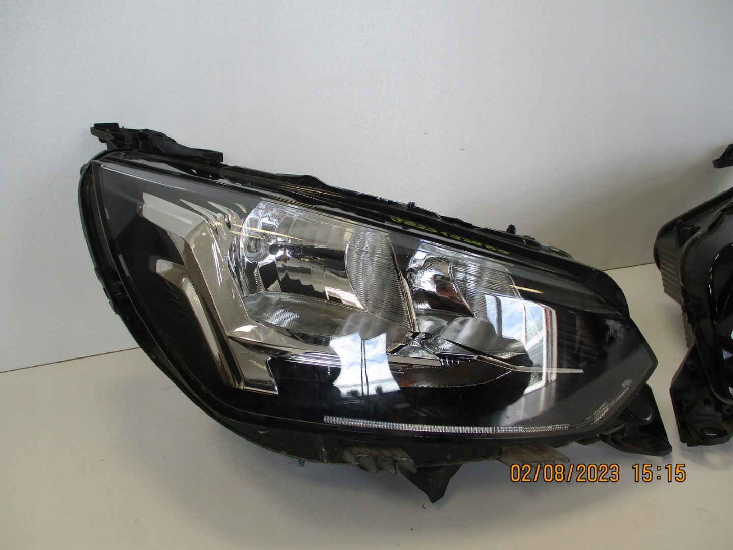 light right left PEUGEOT 208 9823193880