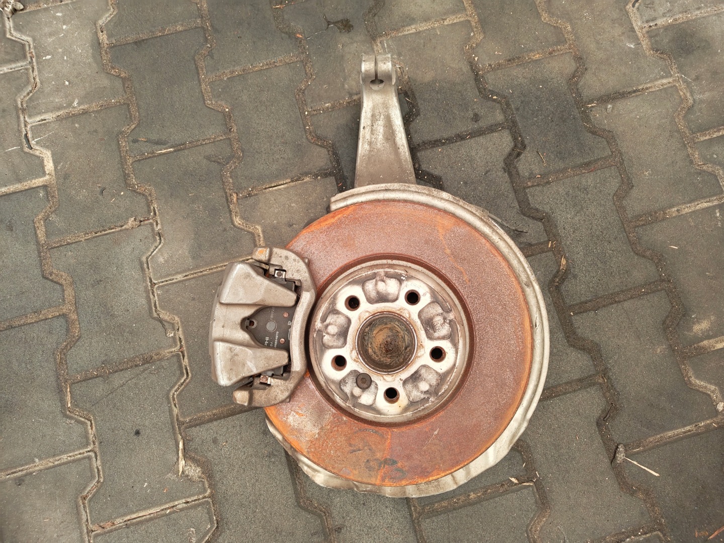 BMW 5 G30 right swing disc caliper 6884386
