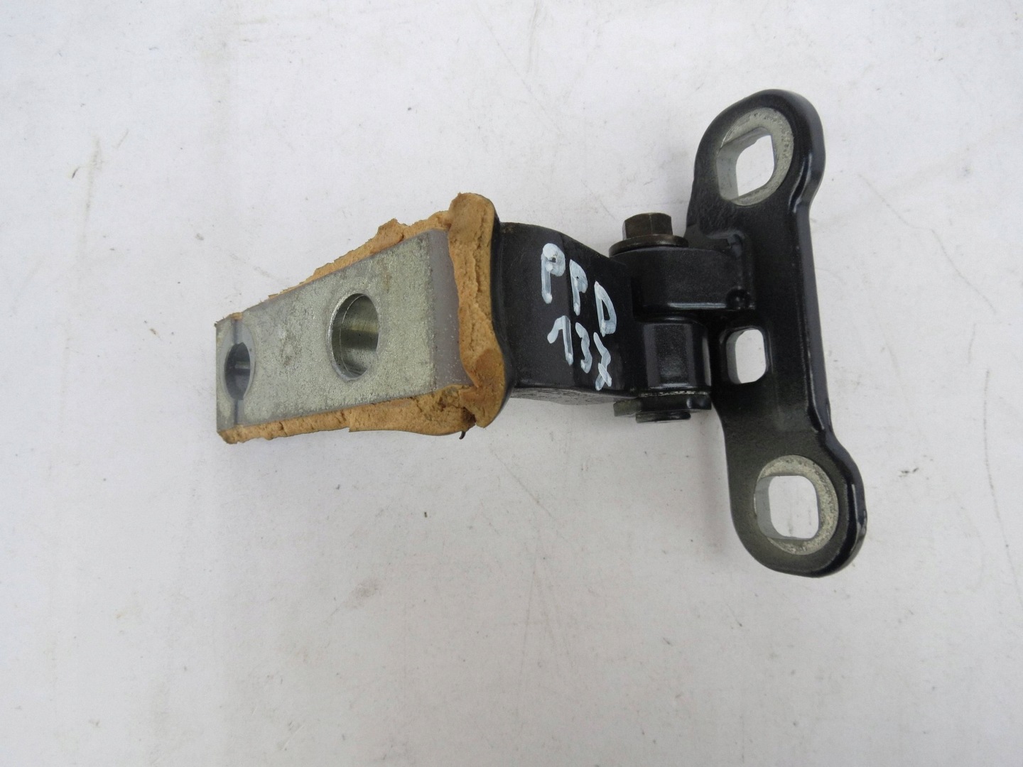 hinge door right front GORA/ DOL VOLVO V90 A045572 31371555