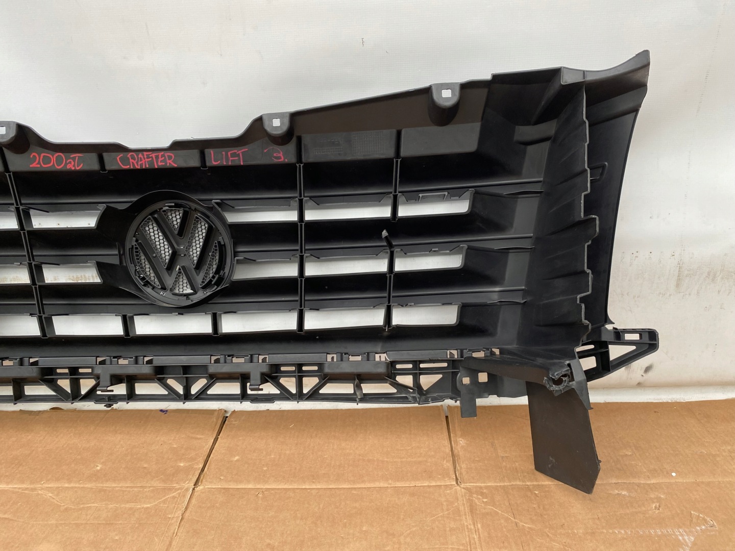 VW CRAFTER LIFT 2011- GRIGLIA EMBLEMAT CHROM Originale 2E0853653