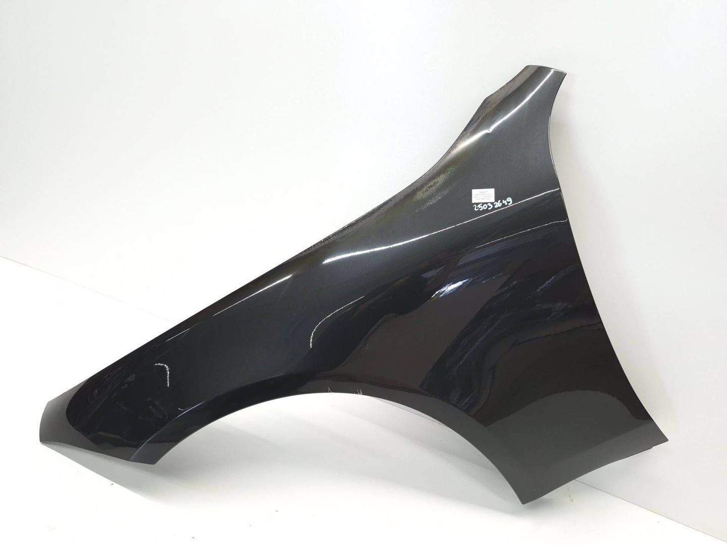 fender left front front MERCEDES CLS C257 W257 LAKIER 831
