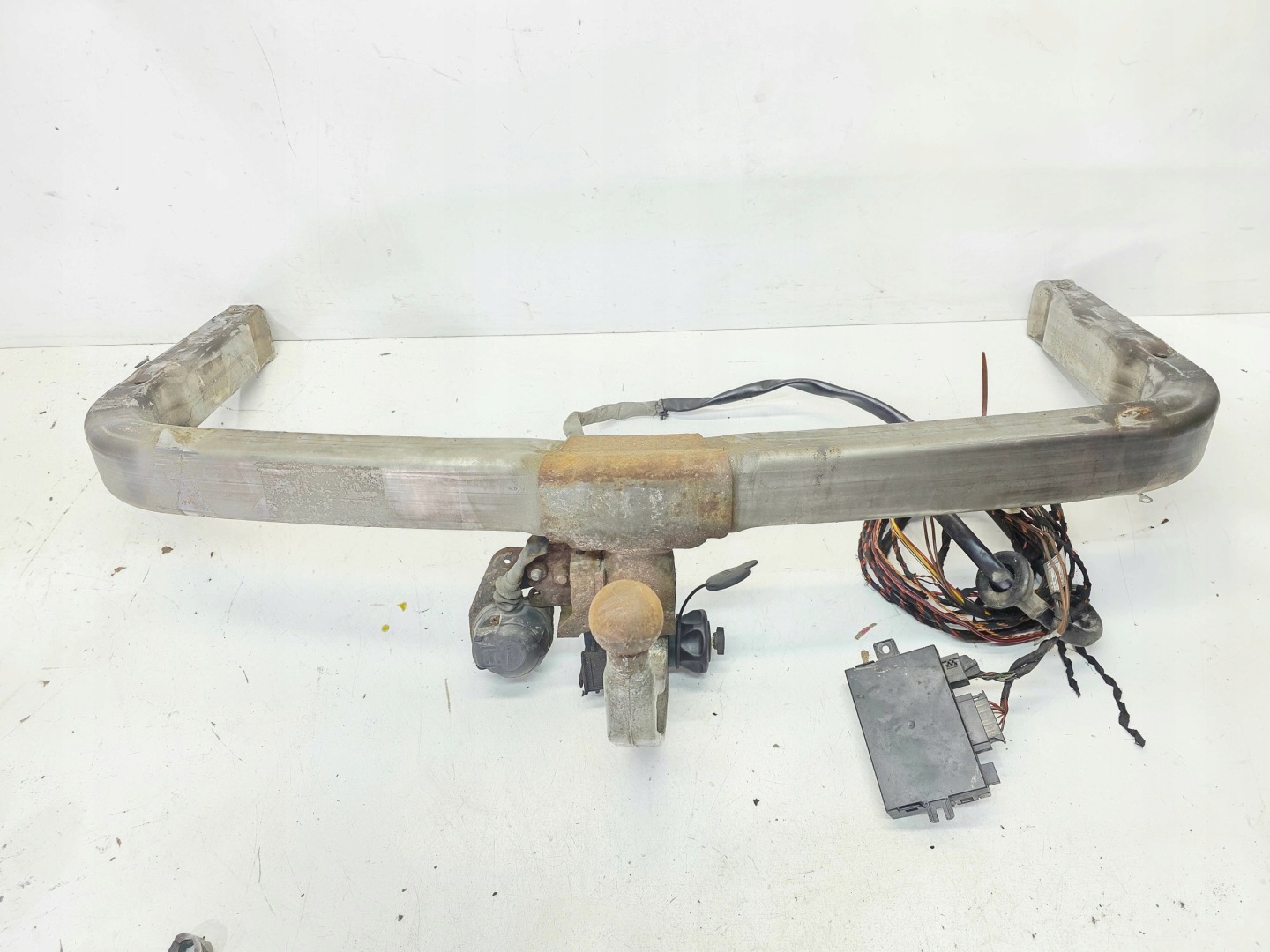 tow WYPINANY AL-KO AUDI A4 B7 8E0092155B 8E0800495A