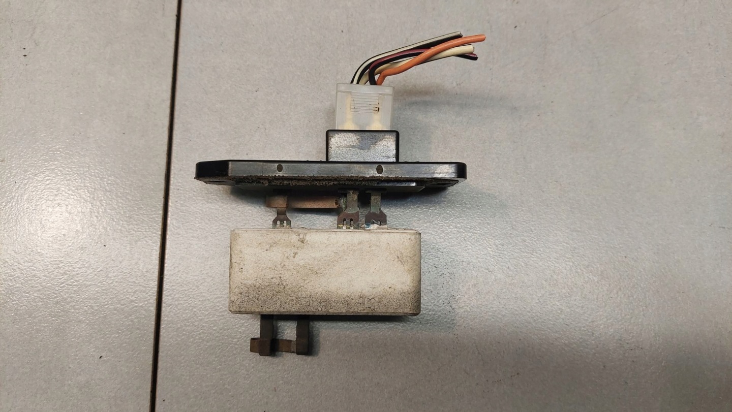 resistor, rheostat, regulator OPORNICA SPACE STAR 1.8 FL