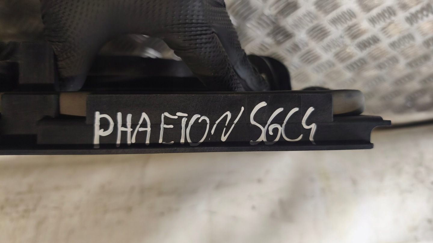 ventilátor chladiče VW PHAETON 3.0 V6 TDI 2006r 3D0121191Q