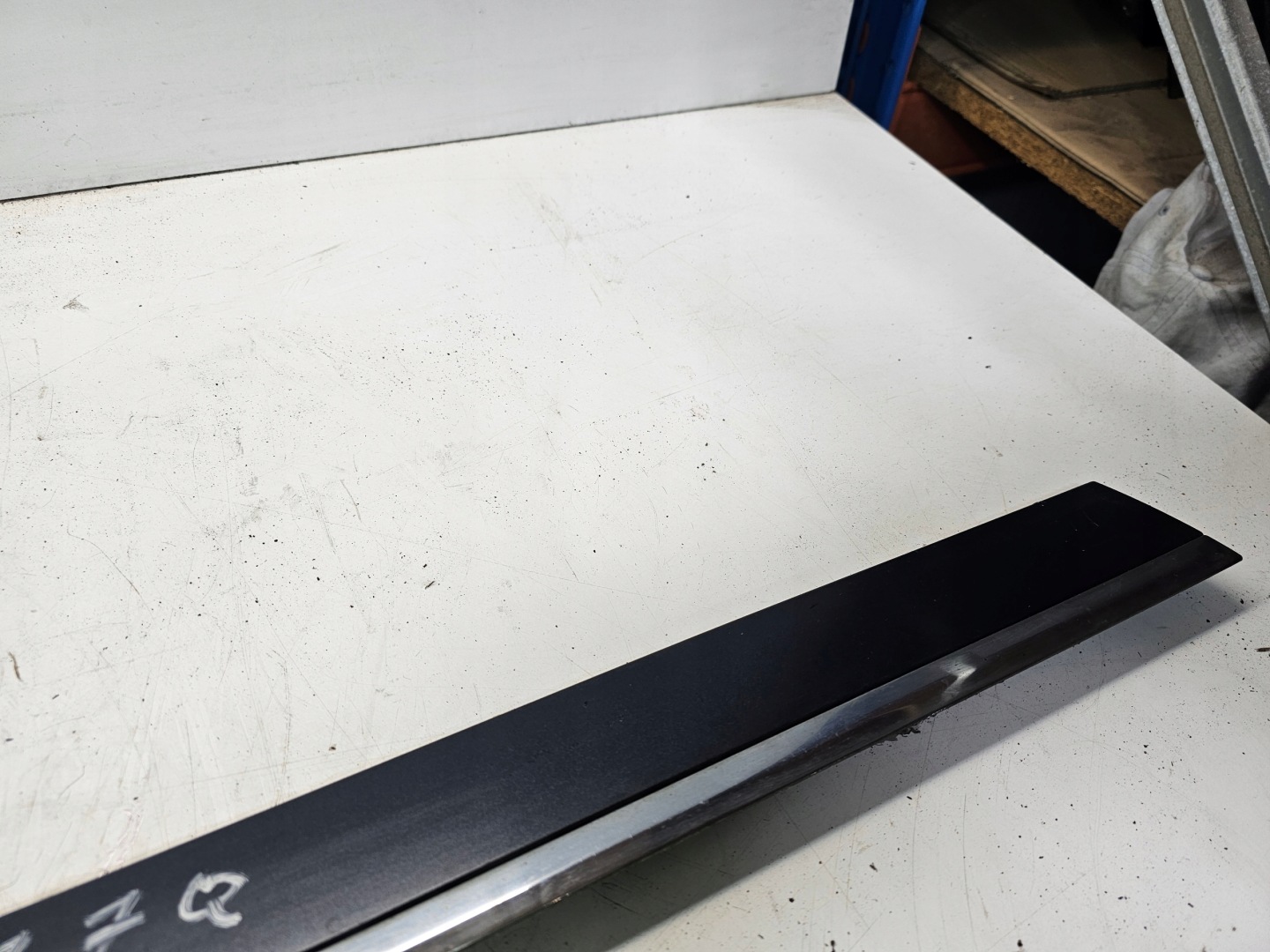 moulding lower door left front AUDI A6 C6 LIFT LZ7Q