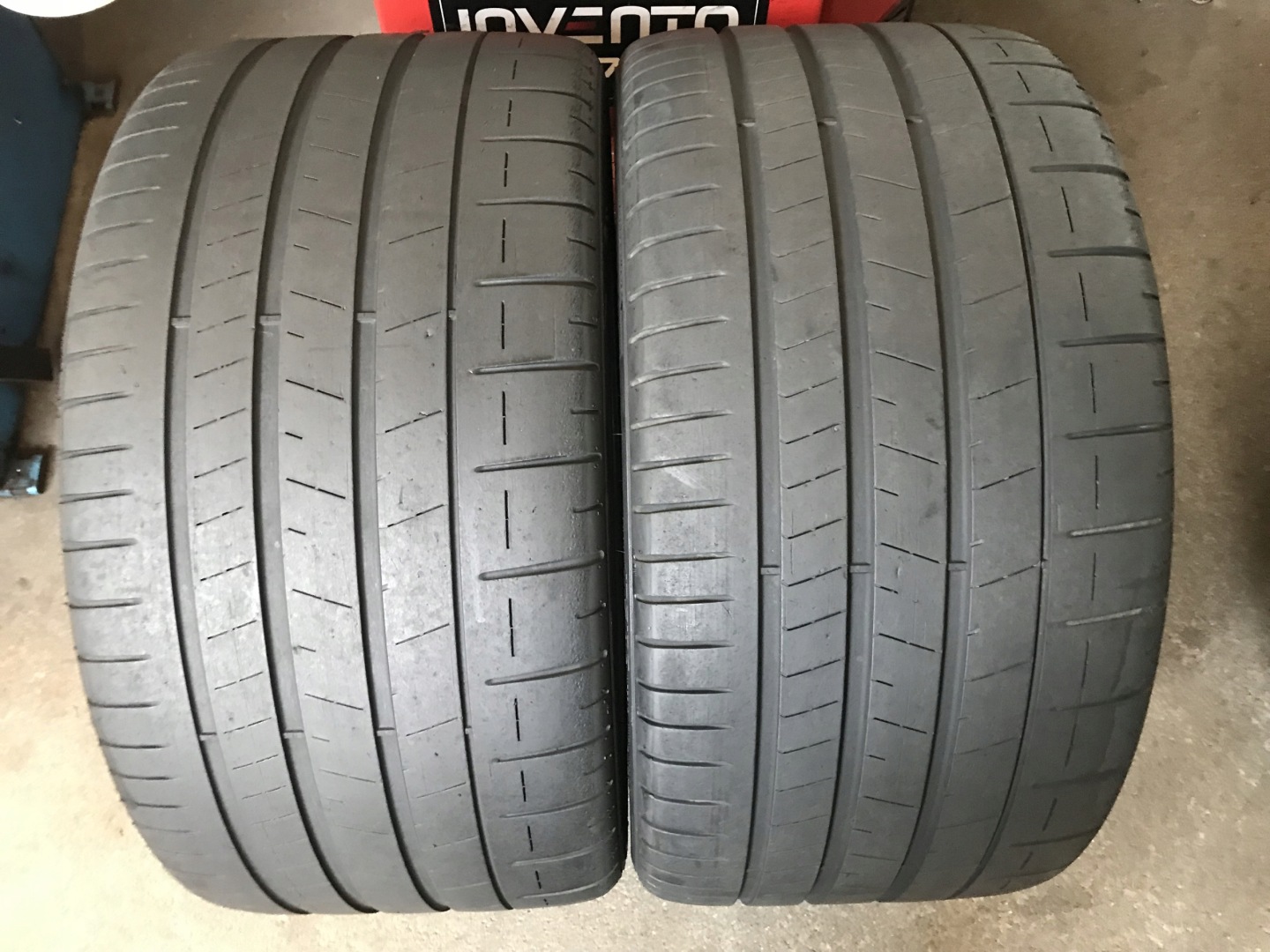 2 tyres summer 305/30R20 Pirelli P zero PZ4 6mm