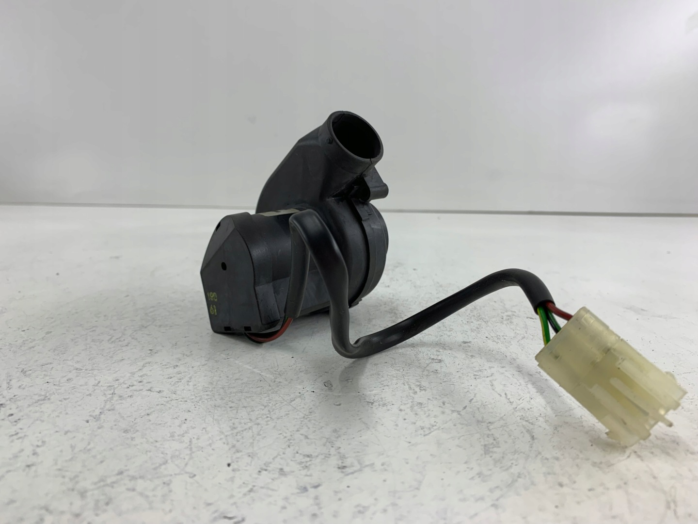 BMW E39 E46 heating of spoiler cover 1745182