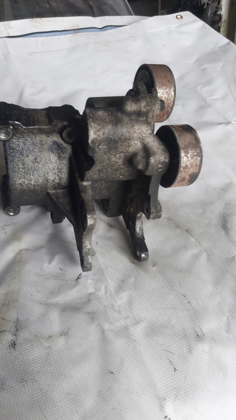 supporto Porta alternatore SPORTAGE II TUCSON e 2.0 CRDI 04-10 R.