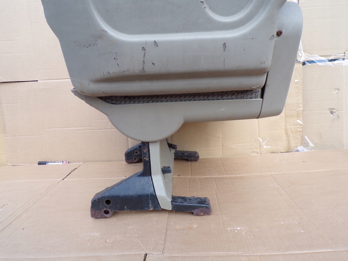 VW T4 TRANSPORTER SITZ KOZIOLEK 2 RZAD RECHTS SKLADANY
