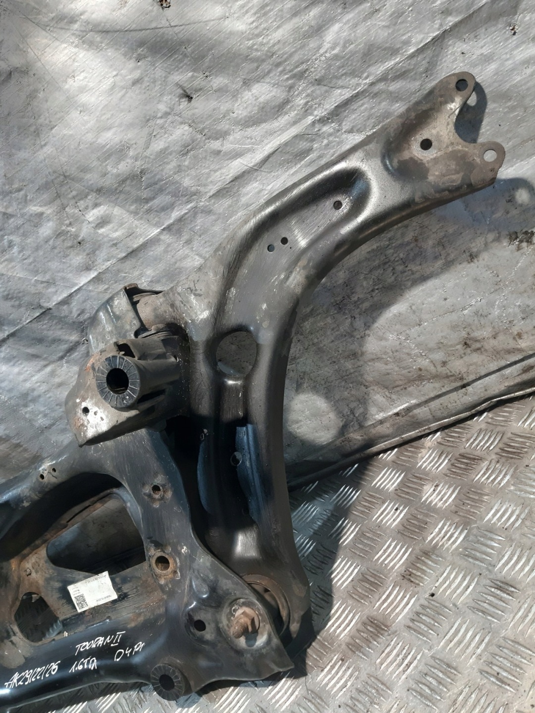 axle beam 3Q0199315D subframe front VW TOURAN II 1.6 TDI