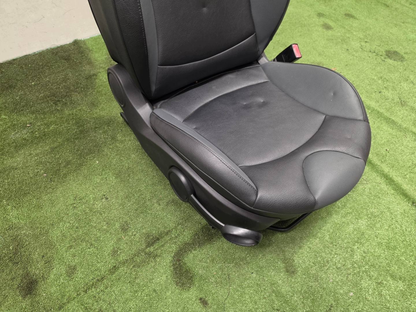 MINI R55 sedačka spolujazdca EU koža vyhrievaný