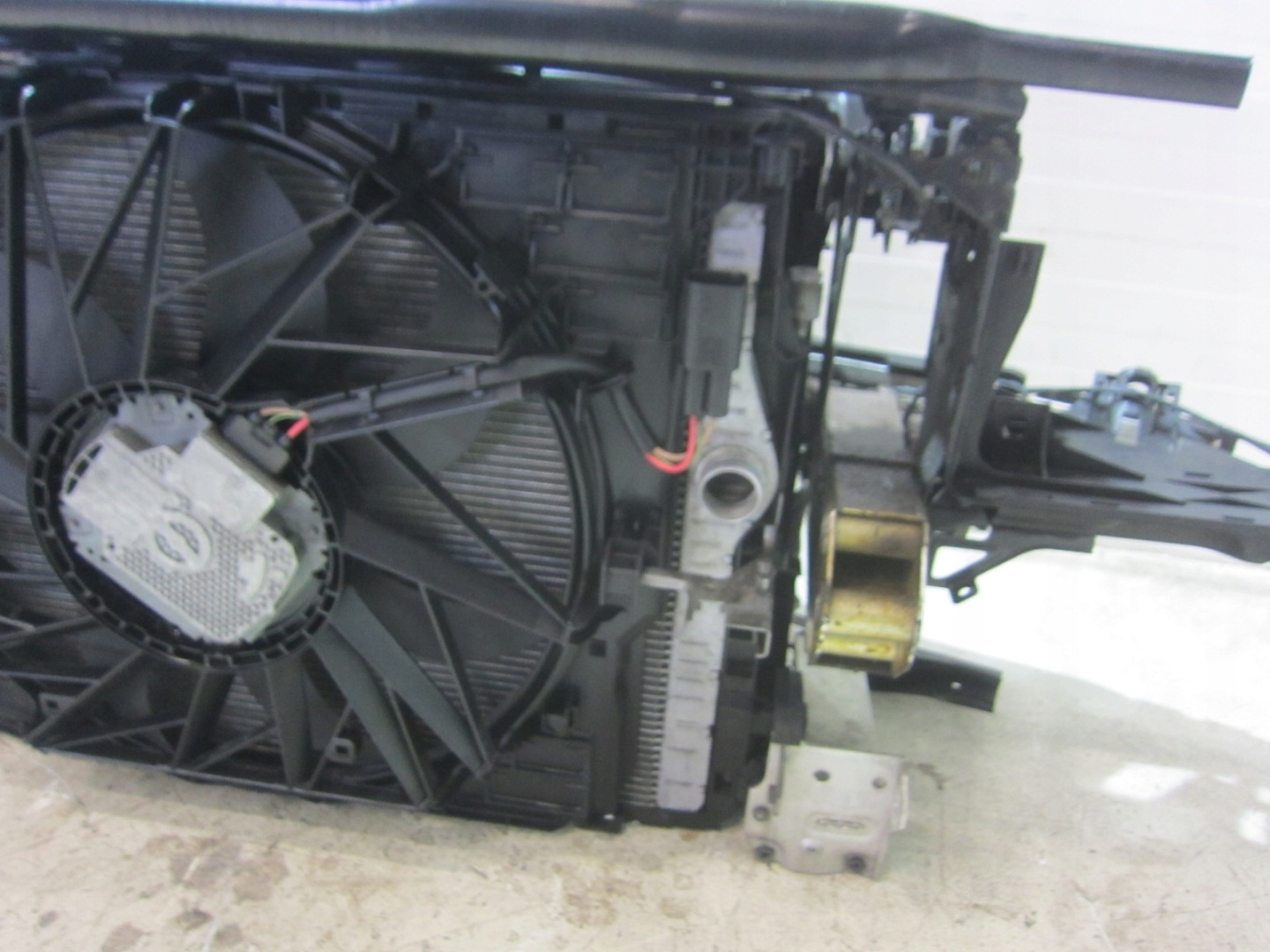 BMW F10 528i N52 258KM support panel for radiators sider radiator pillar 51117200706