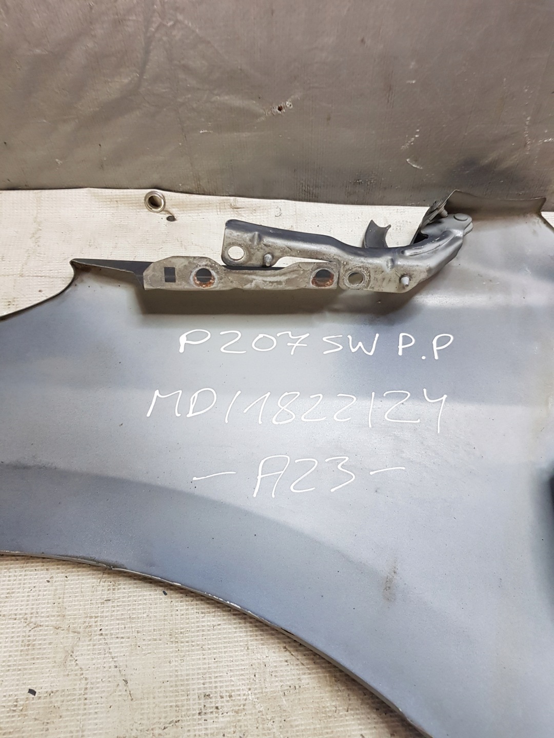 fender PEUGEOT 207 SW right front grey