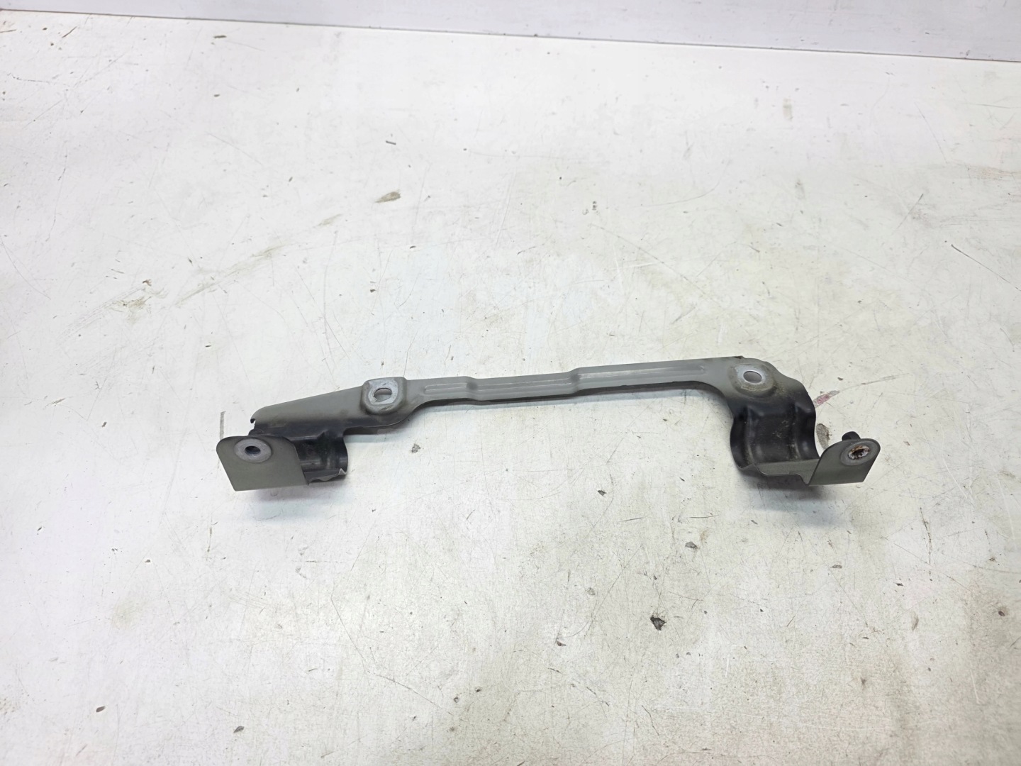 Console Support plaque Supérieure Aile Gauche Avant AUDI A6 C8 4K0821167