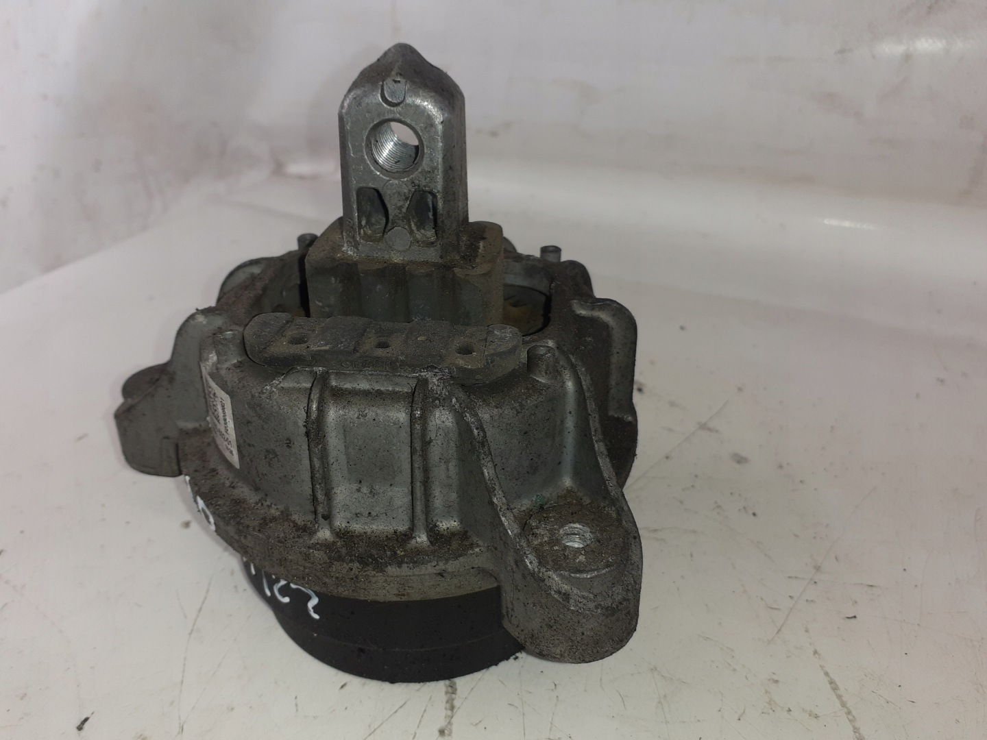 engine mount BMW F11 2.0D