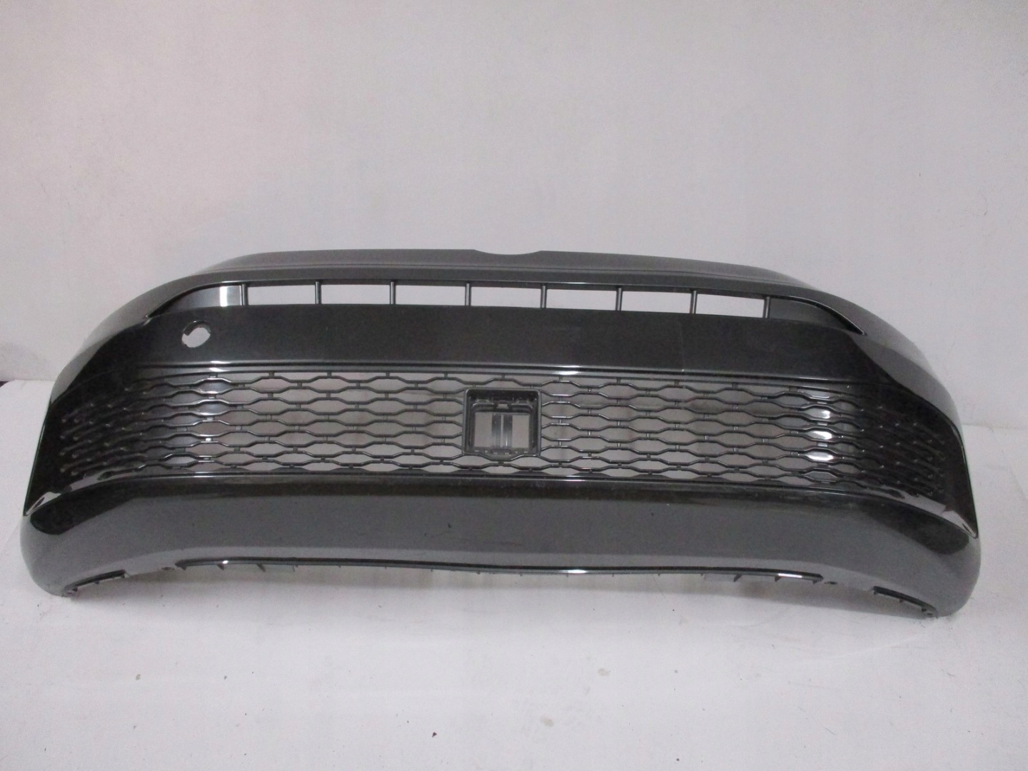 BRANIK PREDNJI DIO VW CADDY 2K7 21R ISPOD RADAR