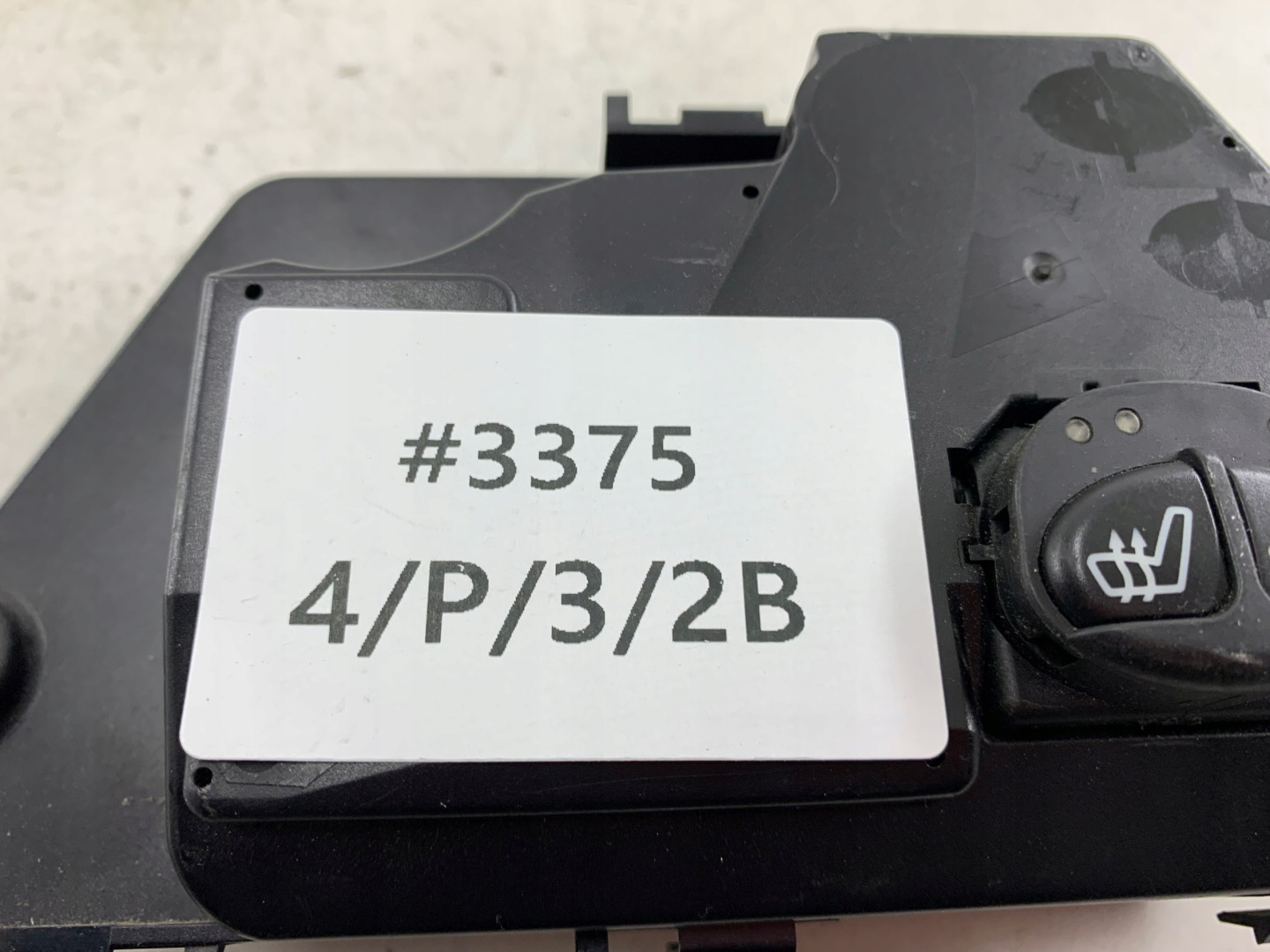 MERCEDES W220 PANEL SITZ rechts heck 2208211058