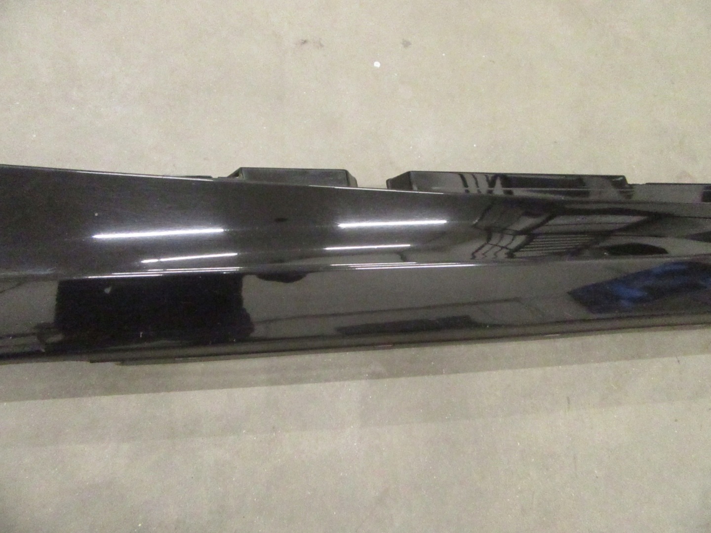 lišta prahová pravá BMW e81 e82 e87 e88 SCHWARZ II 2 668