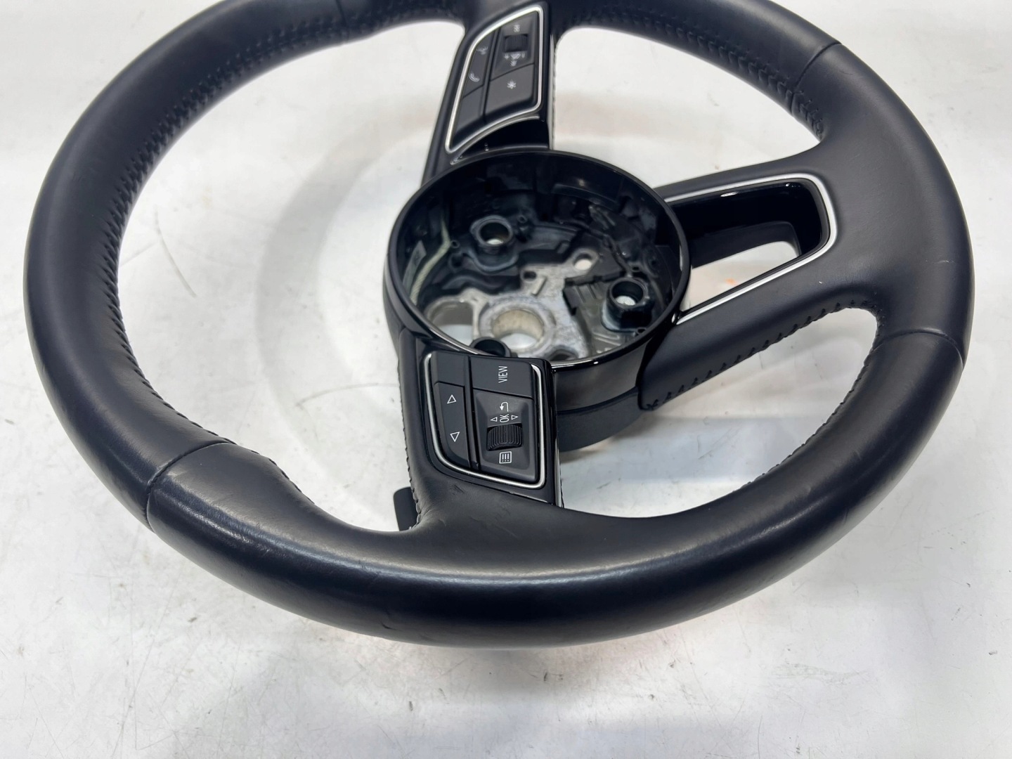 volant cuir MULTIFUNKCJA avec la direction AUDI A4 B9 8W0419091EK 1/25