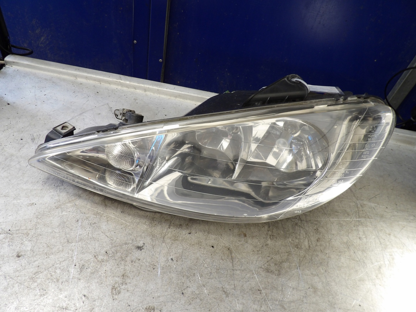 Peugeot 206 light front left
