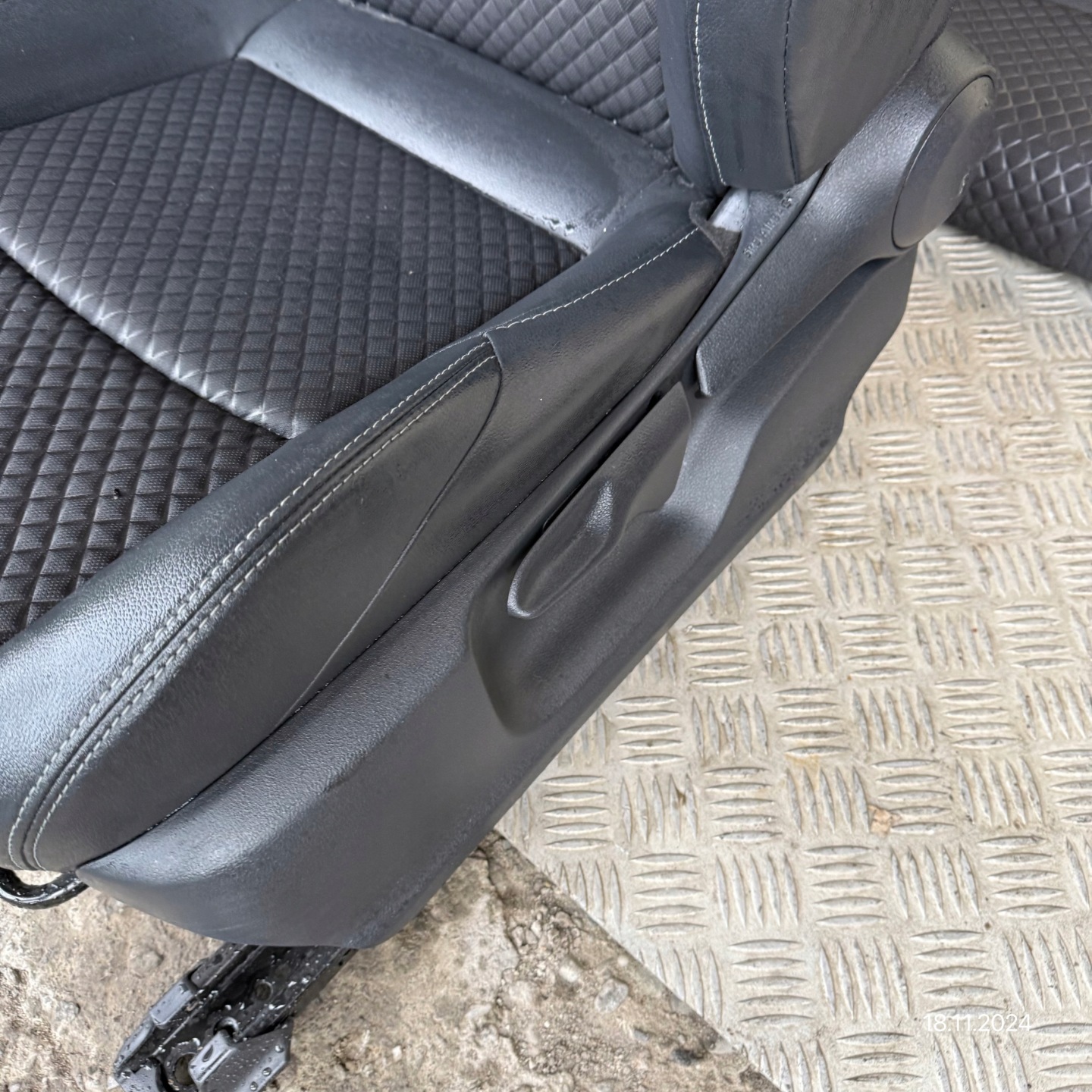 SITZE HALBLEDER KOMPLET TOYOTA YARIS CROSS