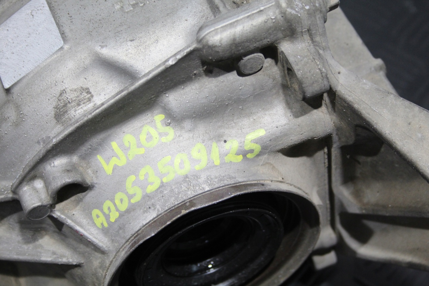 differential diff rear part C-KLASA W205 AMG A2053509125