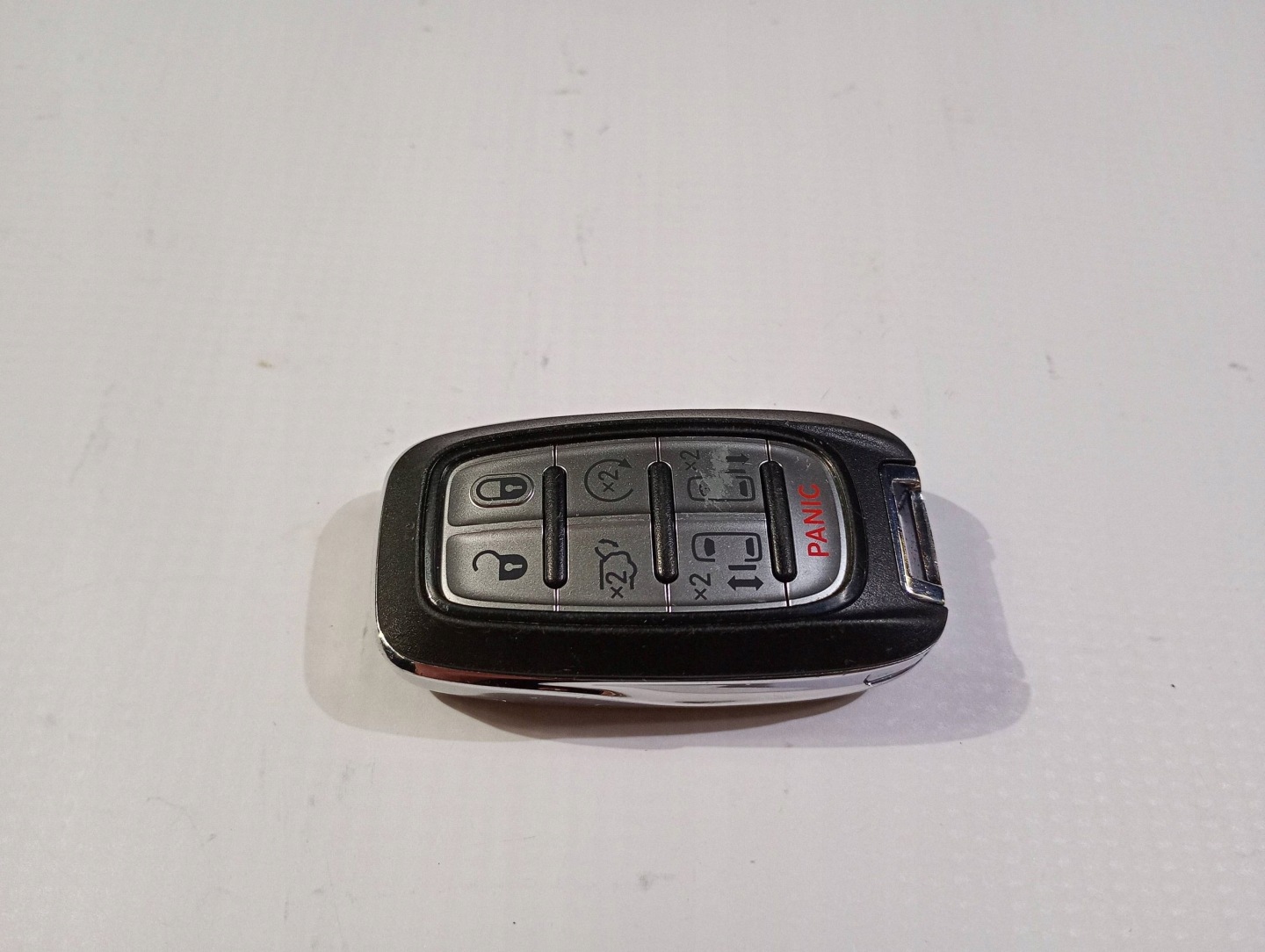 ključ pilot original Chrysler Pacifica 2021