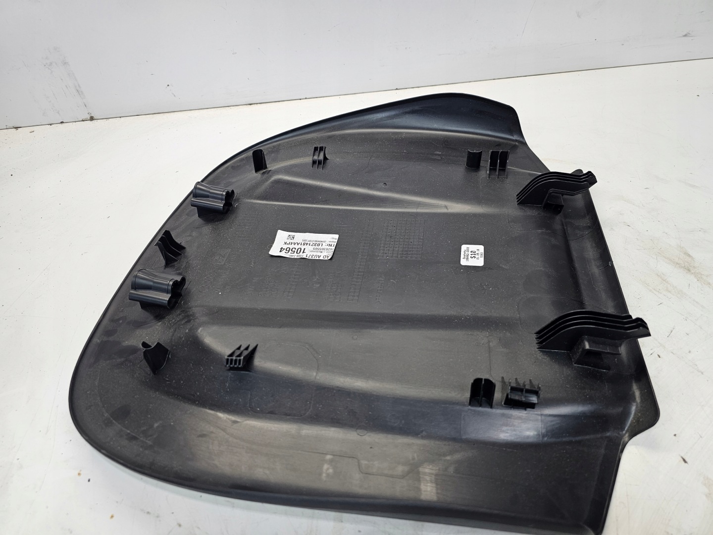 fedél hátso üllés AUDI A3 8V 8V0881969 cierna