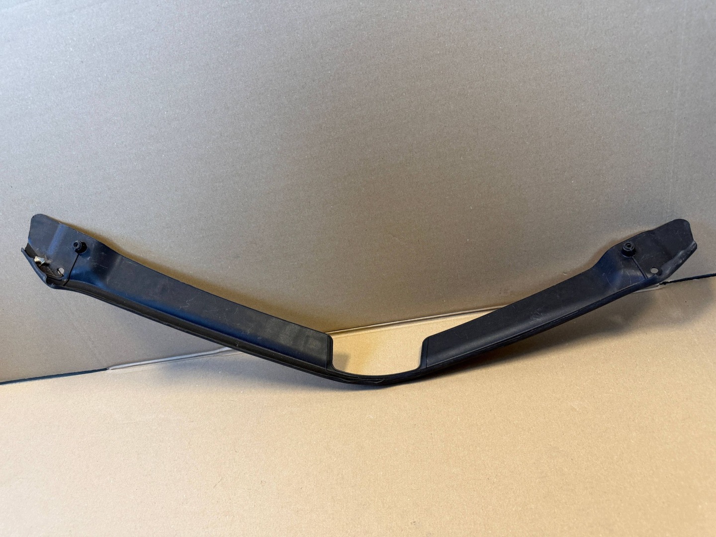 AUDI A3 8V moulding gasket bonnets front 8V0823126B