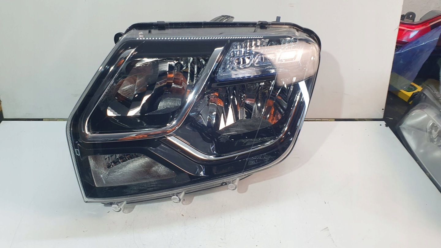 Dacia Duster 1 and Lift 13-17 right light front front reflektor €