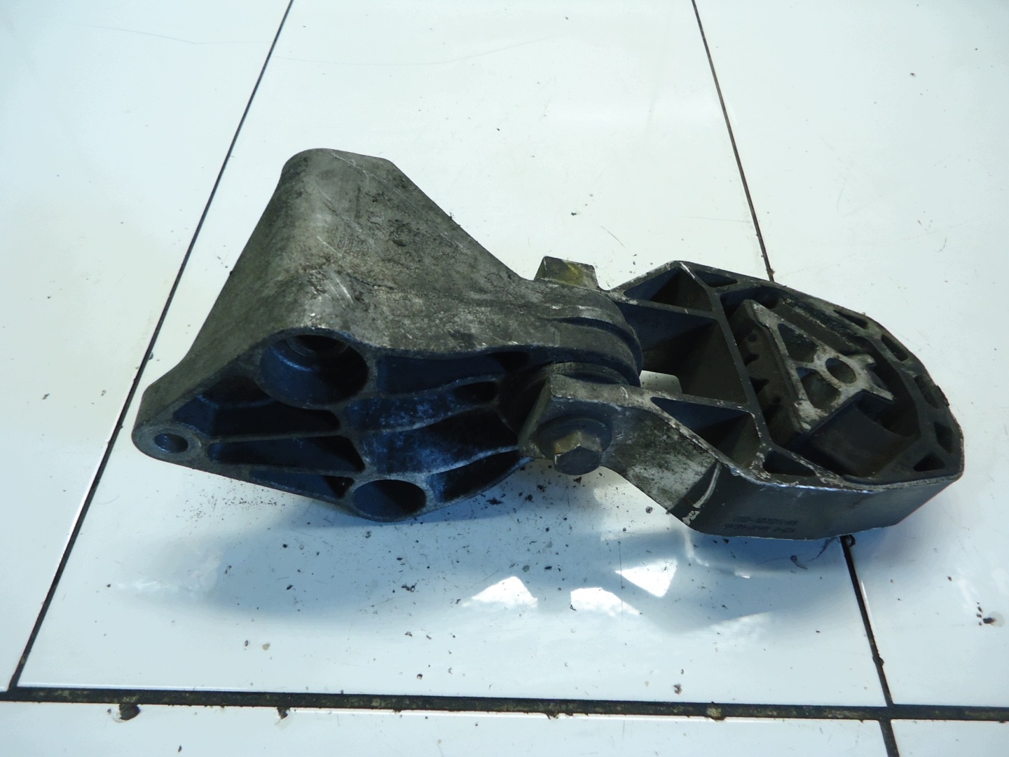 FORD FOCUS 1.6 ECOBOOST holder engine mount BV61-6P082-CA