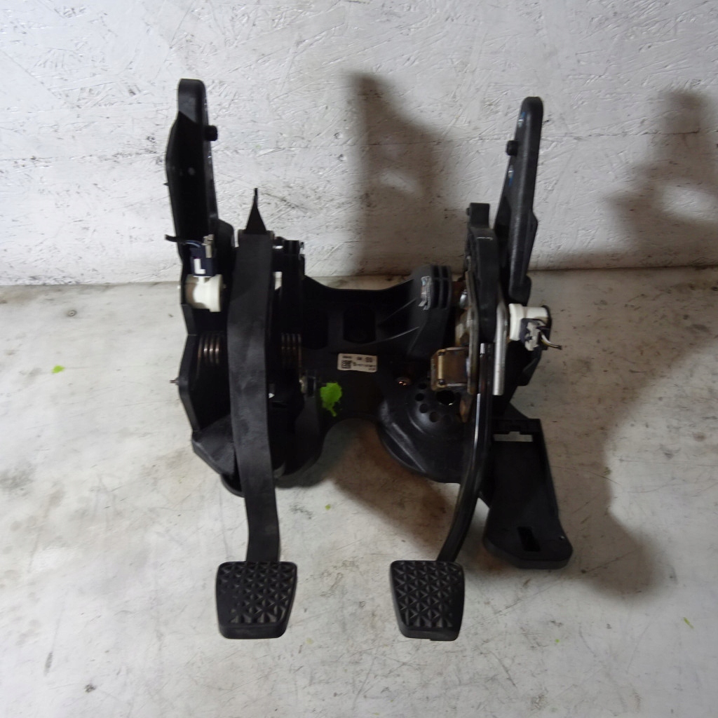 OPEL ASTRA K 1.6CD Kupplungspedal Bremse 39094151