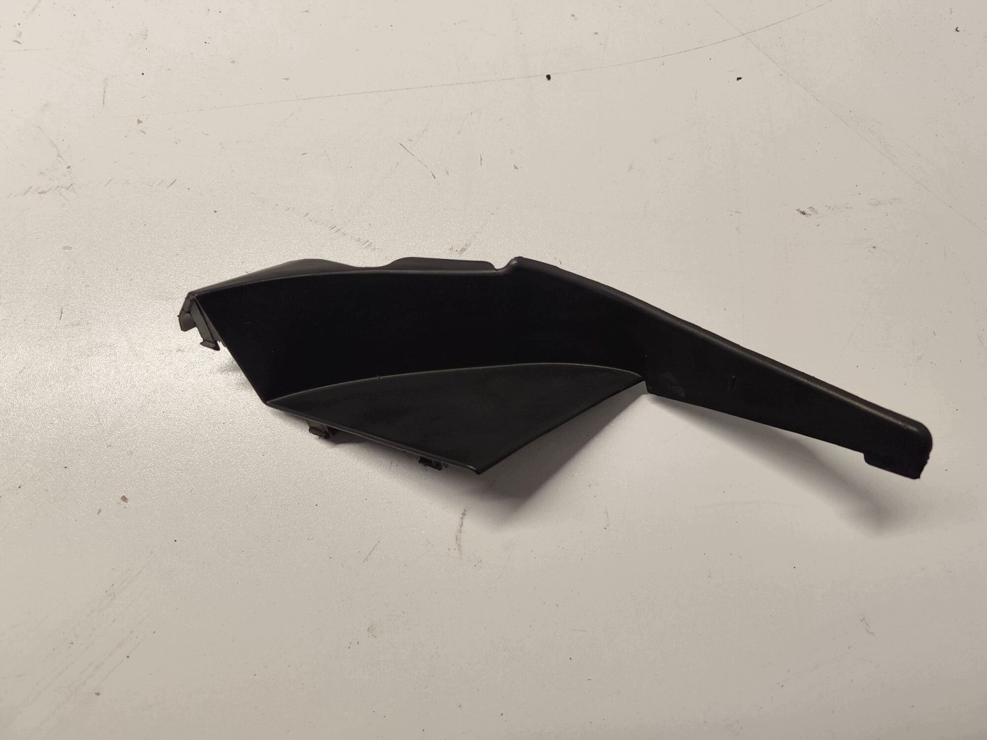 corner under the window right KIA NIRO 16-22 86154-G5000