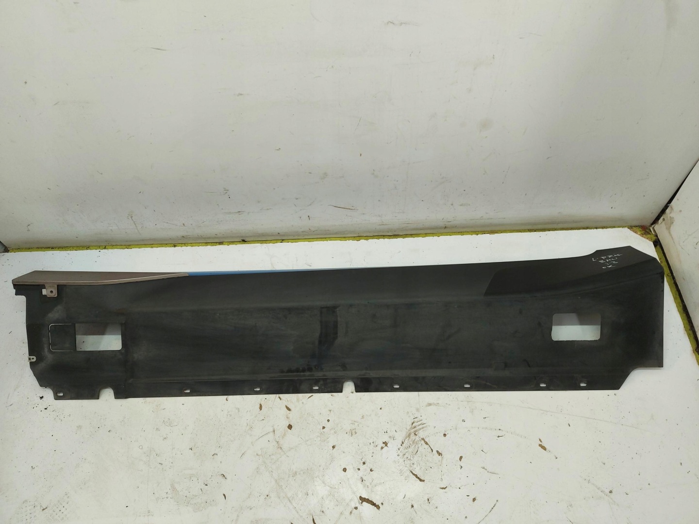 BMW i3 i01 REX moulding cap threshold left 7368597