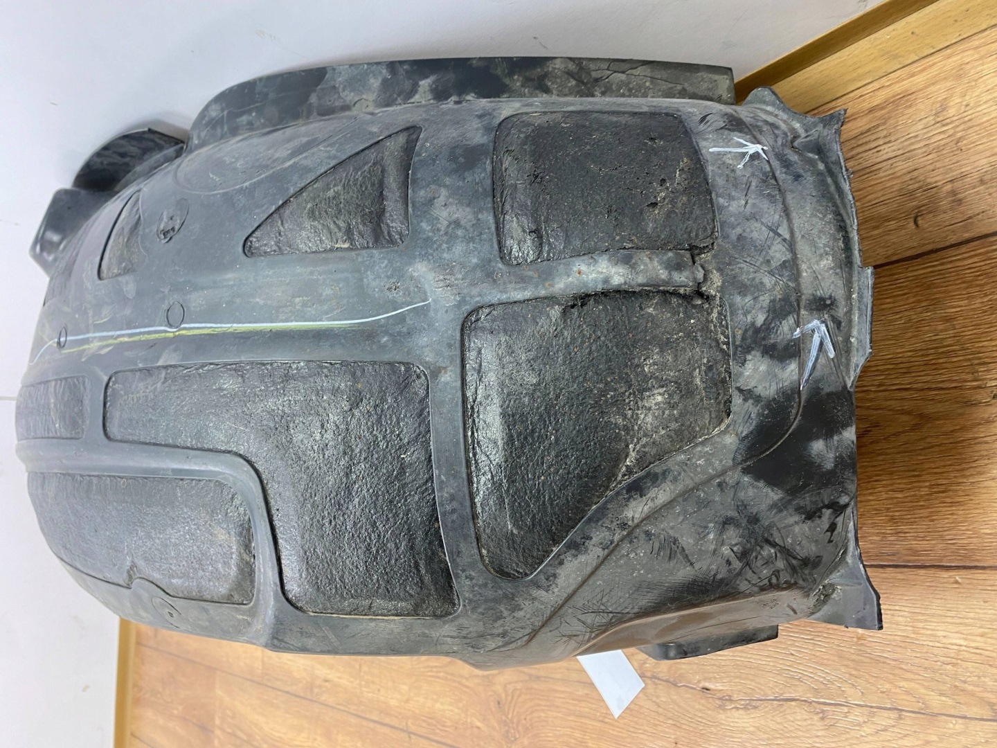 mudguard rear. right 6.4L Dodge Charger 2015+
