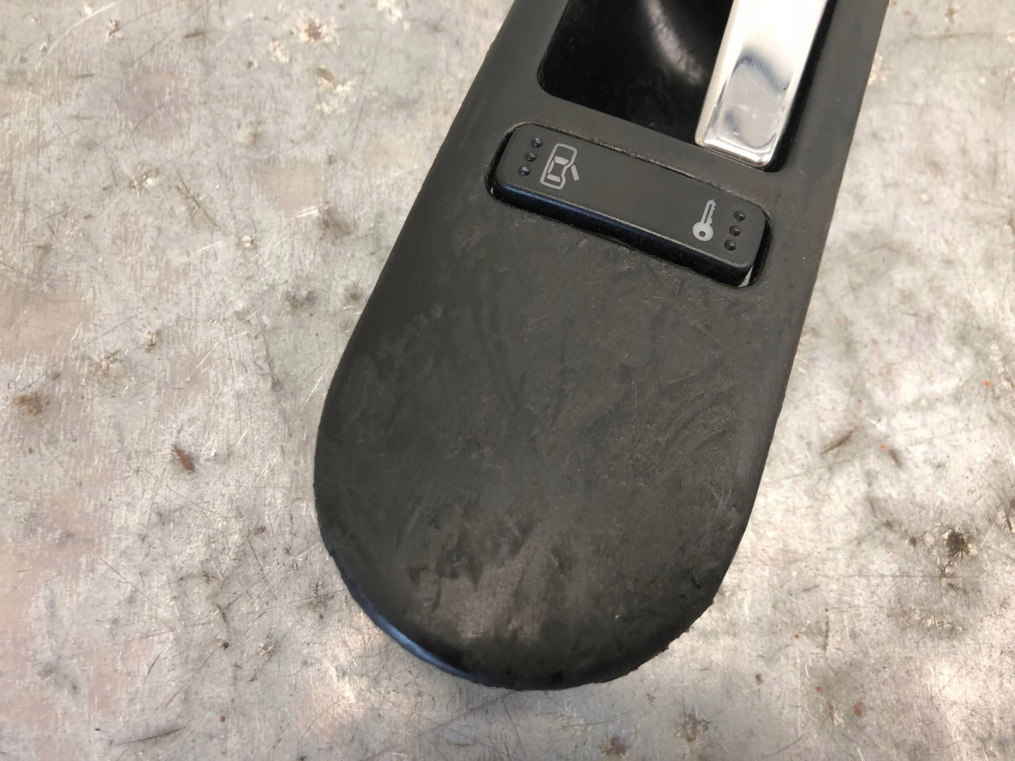 handle inner PRZYCISKI right front VW NEW BEETLE 1C1837114C