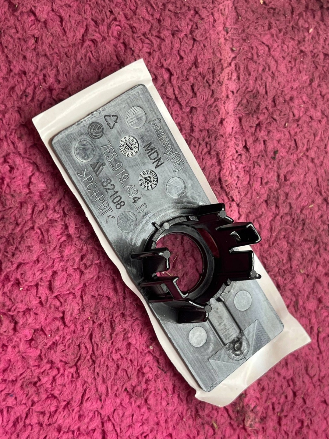 bracket of the sensor PDC front Volkswagen Transporter - Caravelle T6 7E5919494D