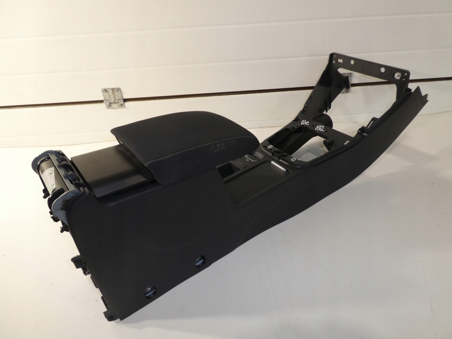 TUNEL armrest VW TIGUAN plus 5N0864251B