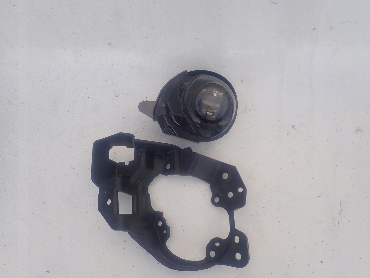 MAZDA 3 LIFT 13-17 Destra Supporto staffa