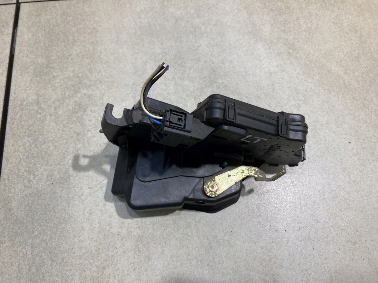 lock door left rear part BMW 3 E46 7 PIN sedan