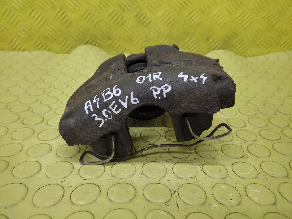AUDI A4 B6 3.0 V6 strmeň pravý predok