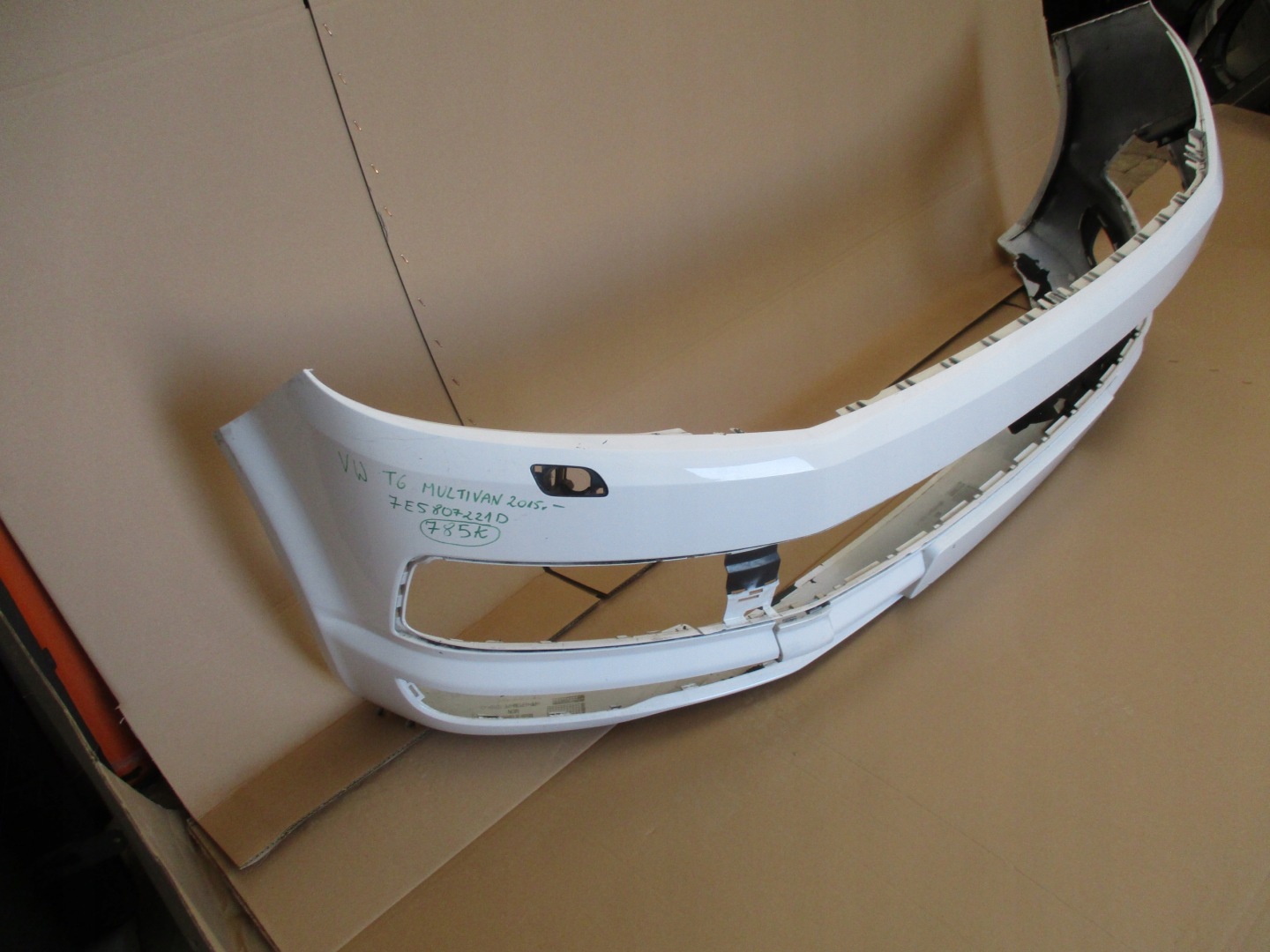 bumper front front VW T6 Multivan 2015r - 7E5807221D washer