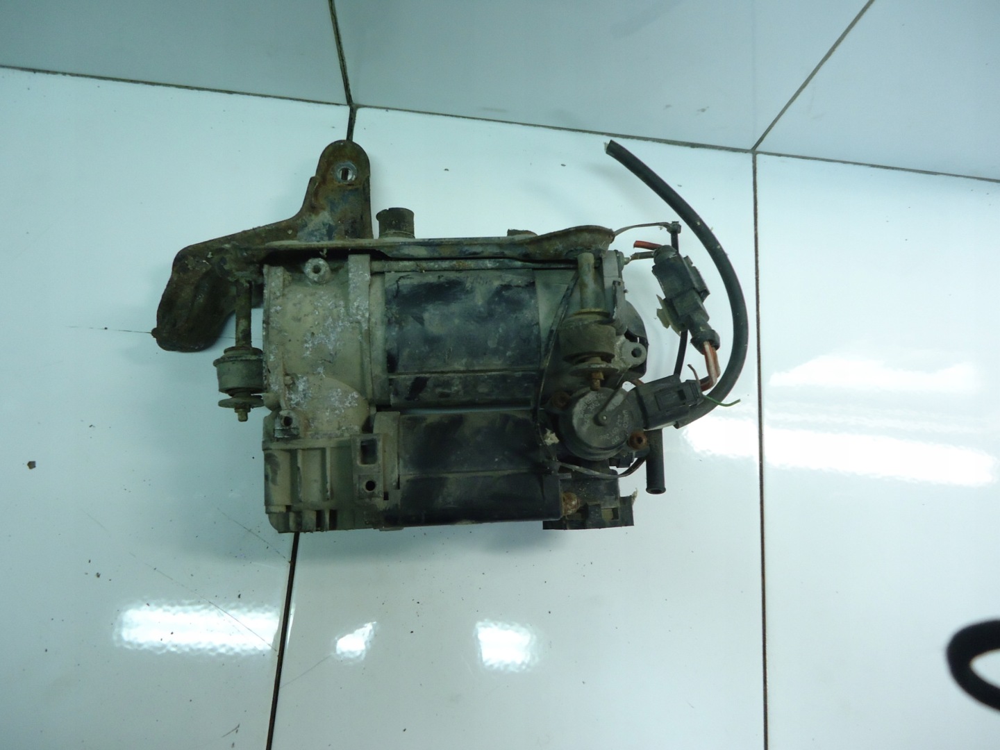MERCEDES S W220 compressor; springing 2113200304