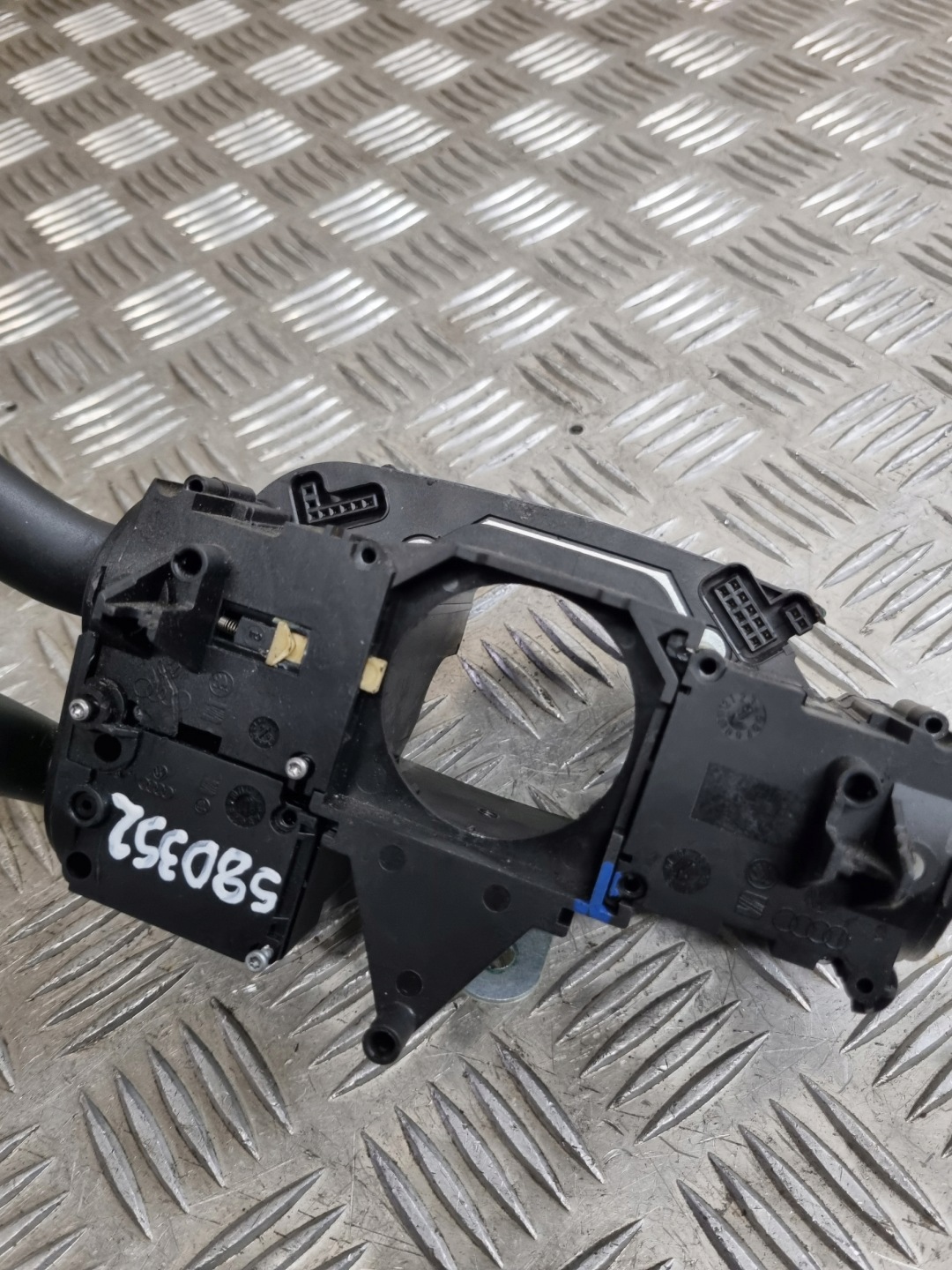 commande levier commodo sous volant AUDI A4 B7