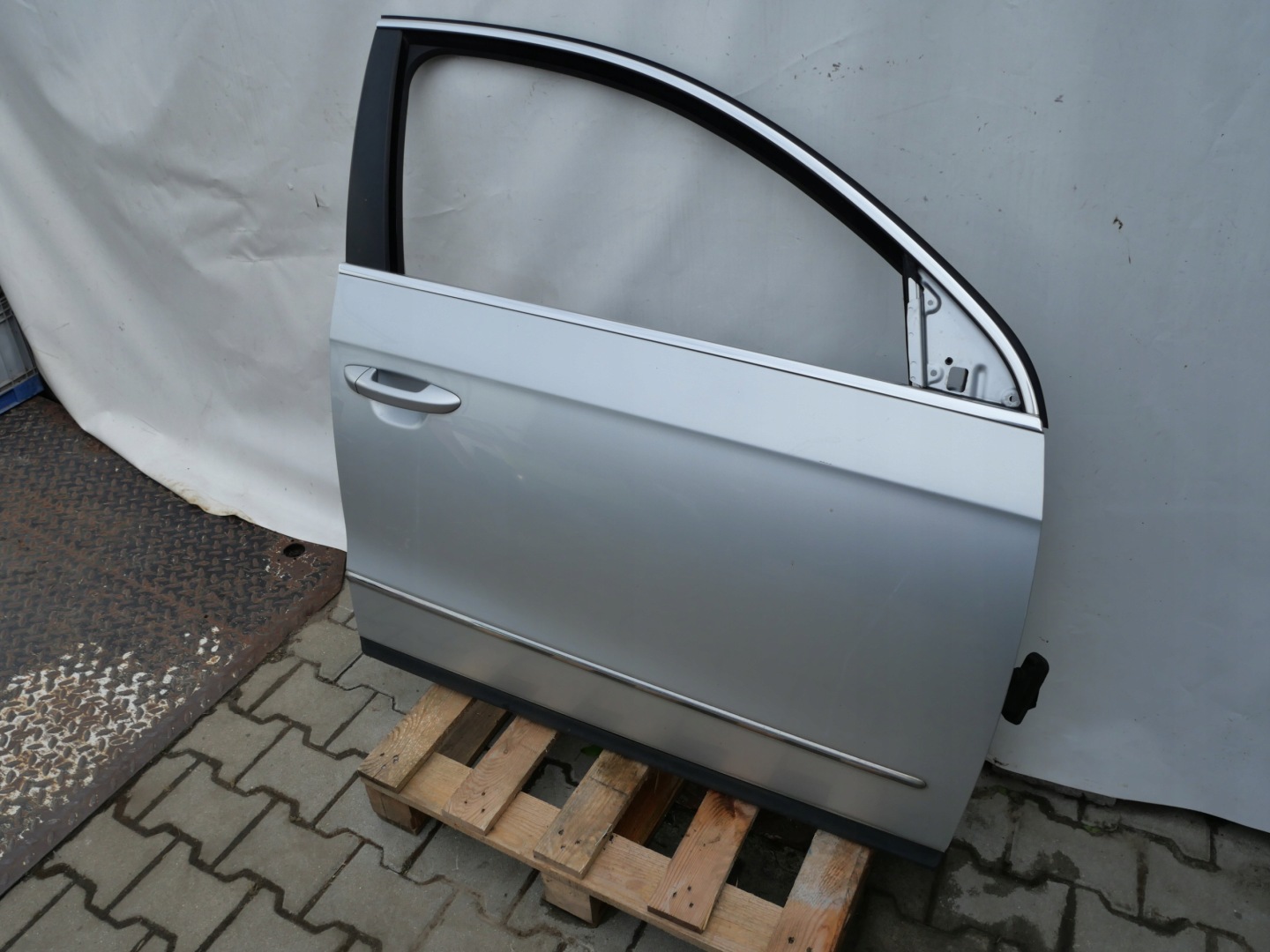 VW PASSAT B6 předek pravé dveře