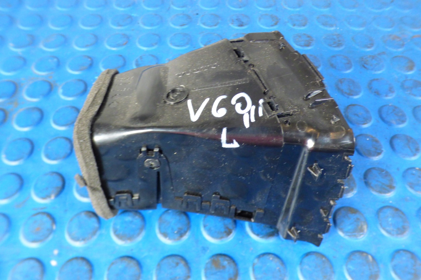 grid air conditioning devices left right 31477272 31477273 VOLVO S60 V60 III