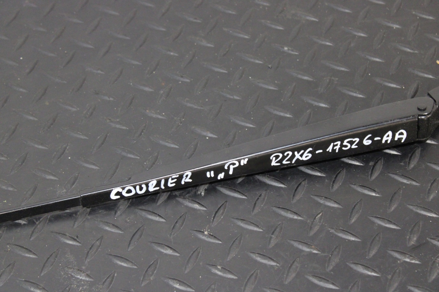 wiper right arm FORD TRANSIT COURIER MK2 2024 R2X6-17526-AA