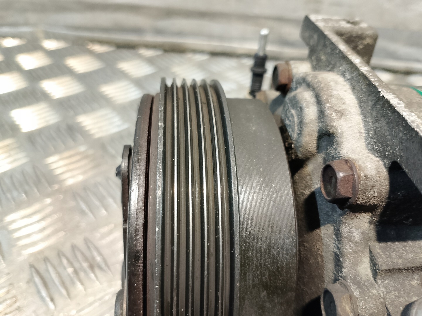 compressor compressor; of the air conditioning RENAULT CLIO II 1.2 B 7700111182